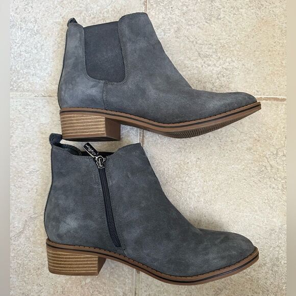 Aqua Womens Boots College size 9 Gray Suede Ankle booties slip on zip Chelsea - Picture 9 of 11